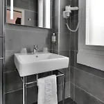 Douglas Hotel 3*