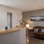 Douglas Hotel 3*