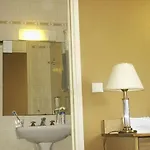Douglas Hotel Puteaux