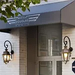 Douglas Hotel 3*
