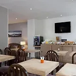 Douglas Hotel 3*