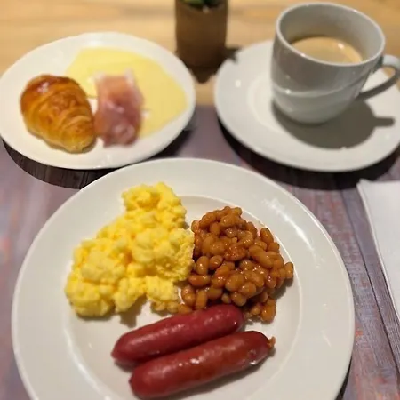 Douglas Hotel 3*