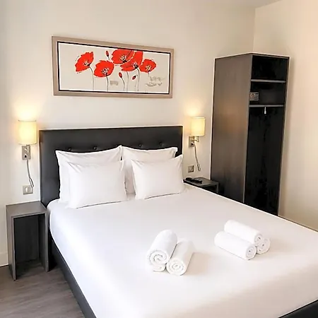 Douglas Hotel 3*