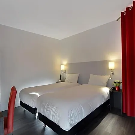 Douglas Hotel 3*