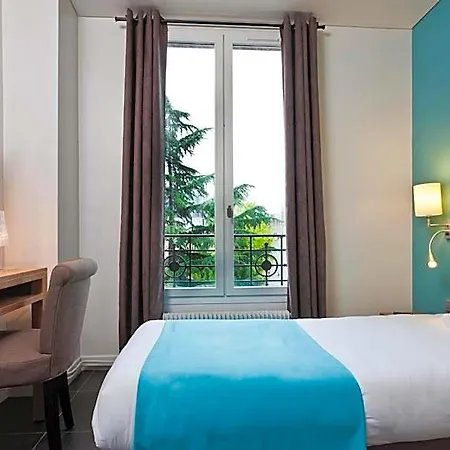 Douglas Hotel 3*
