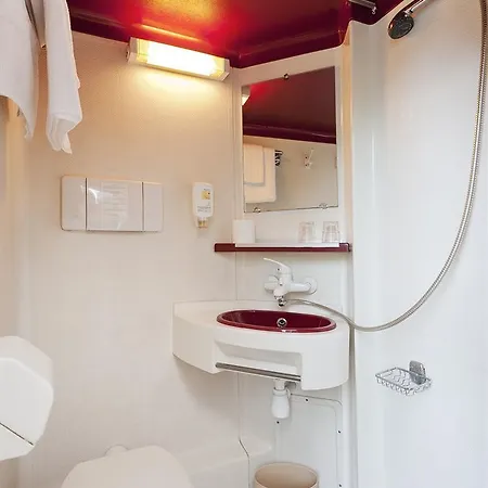 Douglas Hotel 3*