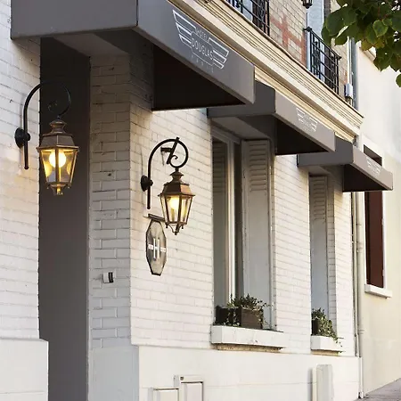 Douglas Hotell Puteaux