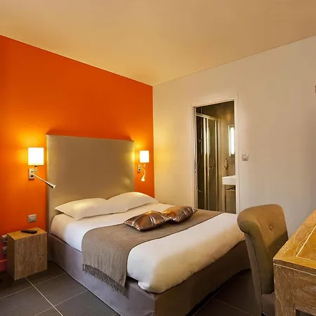 Douglas Hotel 3*